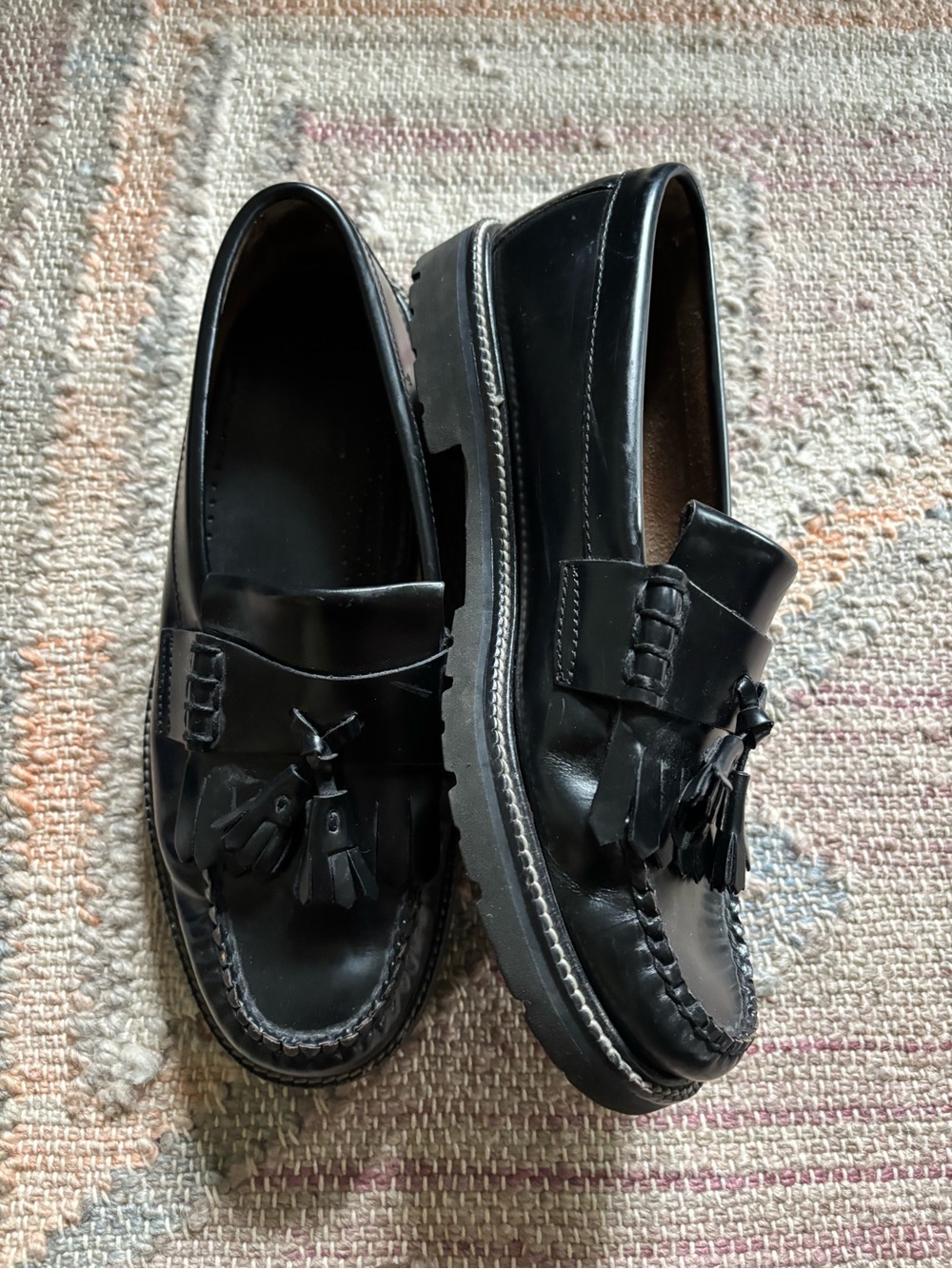 Weejuns womenโs lug tassel loafers